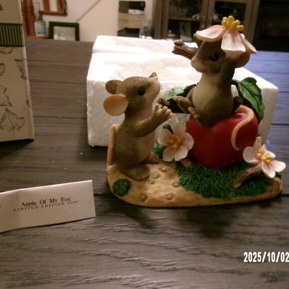 NIB Fitz and Floyd Charming Tails "APPLE OF MY EYE" Figurine 89/110 from 2000 - Picture 1 of 7